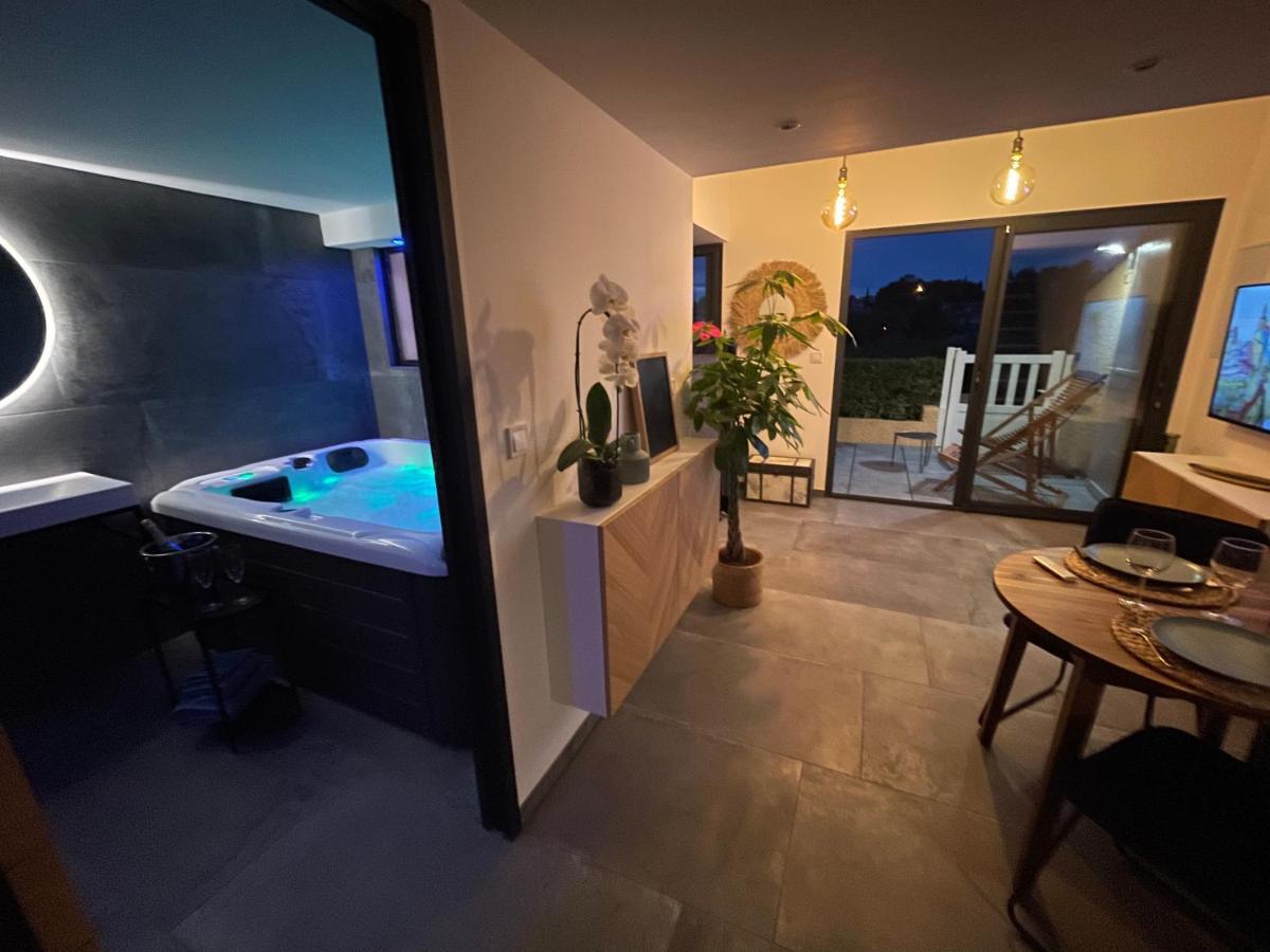 Spa & Vue Mer - Les O De Bandol Bagian luar foto
